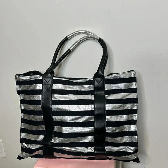 VICTORIA'S SECRET ZEBRA STRIPED TOTE BAG - Picture 2 of 10